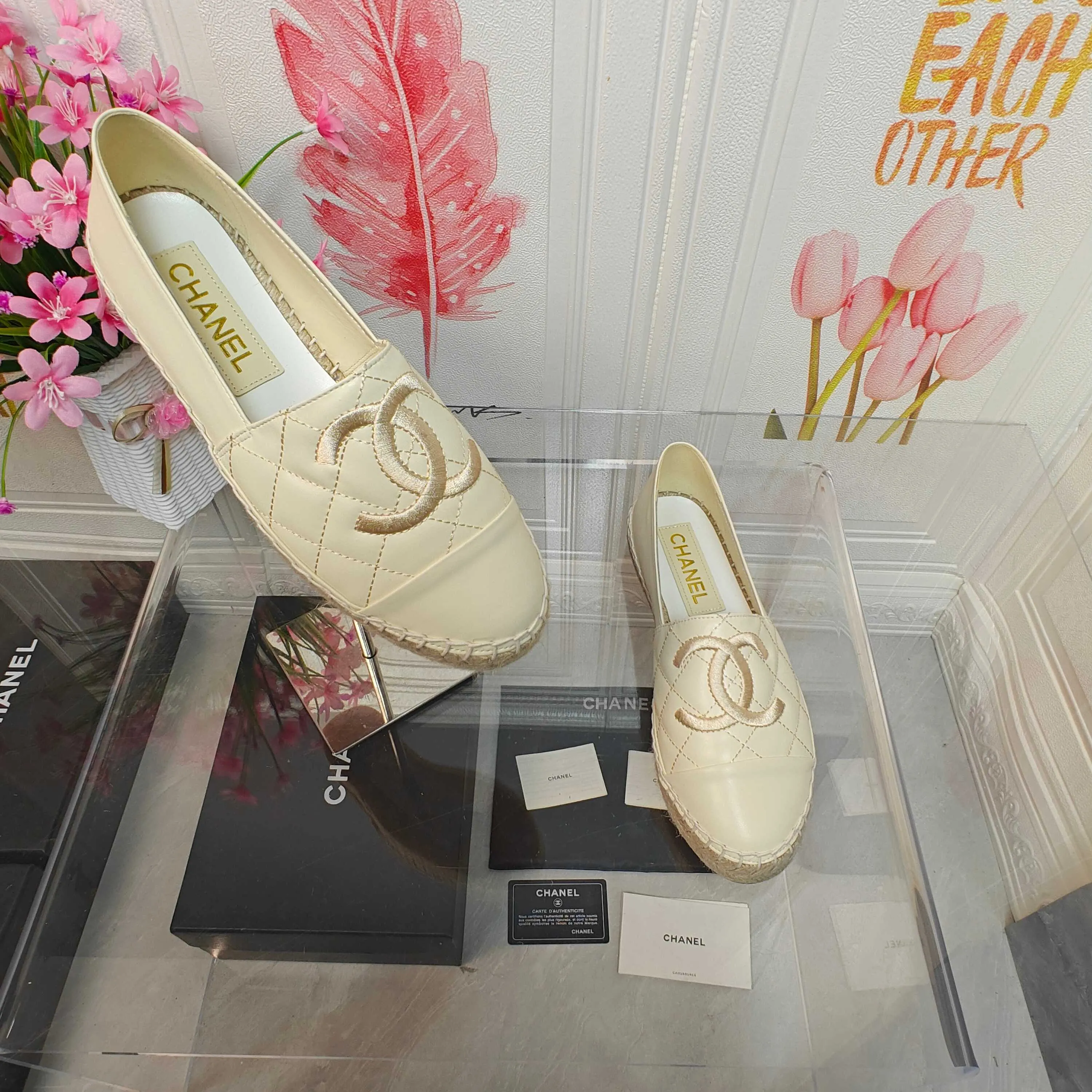 👟👟Ex-factory price 400👟👟 CHANEL 2025 early spring new fisherman shoes, top version 👏👏The inner pads are all made of original imported goatskin! Number of codes: 35 - 40 (codes 34, 41, and 42 can be customized without return or exchange) Standard codes come with a full set of packaging